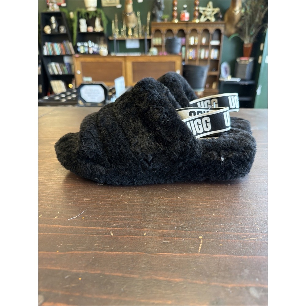 UGG Fluff Yeah Women's Black Slip-On Slide Shearling Fur Logo Strap 9 - Picture 3 of 5